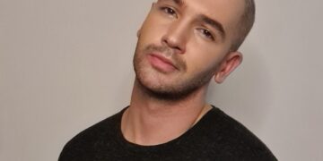 (Видео) Даниел Данн промовира песна на англиски