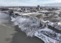(Фото) Нијагарските Водопади замрзнаа поради ниските температури во САД