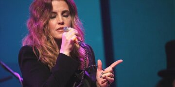 Скандали со дрога, четири пропаднати брака и син што се самоуби: низ животот на Лиза Мари, единствената ќерка на Елвис Присли