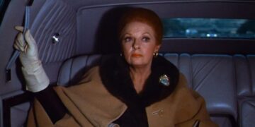 Почина ѕвездата на Бродвеј, Керол Кук