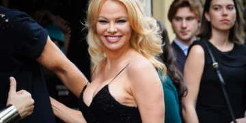 Памела Андерсон сними документарец за шесте пропаднати брака