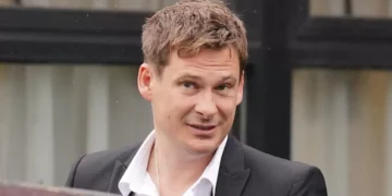 Пејачот Ли Рајан од „Блу“ осуден за расистички напад