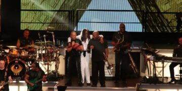 Почина Фреди Вајт, тапанарот на амерканскиот бенд „Ерт, винд енд фајар“