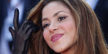 Дури и ако нè изневерат, и покрај скршеното срце, мора да продолжиме да сакаме, напиша Шакира во порака до фановите