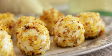 Бомбици со сирење и ореви