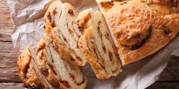 Домашен леб со ананас и сланина