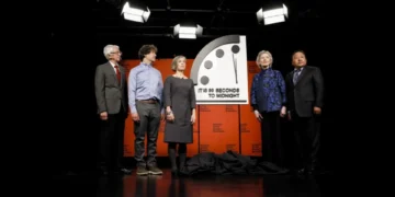 Часовникот на судниот ден покажа 90 секунди до полноќ, една и пол минута го дели светот до најголемата катастрофа