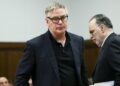 Филмот „Раст“, во кој беше застрелана снимателката Хачинс, ќе продолжи да се снима со Алек Болдвин