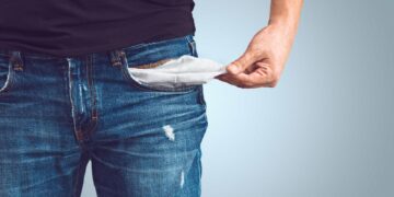 Германец заборавил дека оставил плик со 19.000 евра на кровот од автомобилот, му текнало откако тргнал да вози