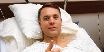 (Фото) Голманот Ноер, по Светското, си ја скрши ногата на скијање