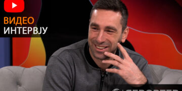 По 13 години, првпат за Божиќ ќе бидам со семејството: искрено со Филип Миркуловски