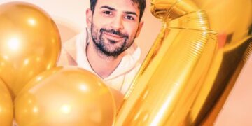 Виолинистот Петар Маркоски собра еден милион следбеници на „Инстаграм“, ги помина Лила и Џамбазов