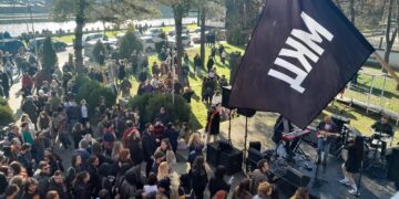 (Фото) Музичари, уметници и љубители на музиката се собраа денес да протестираат во одбрана на МКЦ