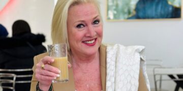 Амбасадорката Анџела на баклава и боза во Гостивар