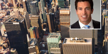 Бизнисмен се фрли од 54. кат од зграда во Њујорк, ден пред трагедијата ѝ побарал развод на сопругата