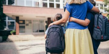 Во Албанија секој понеделник наставата ќе почнува со пеење на националната химна