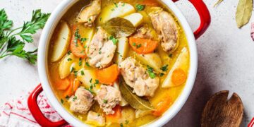 Француска супа за пилешко со зеленчук