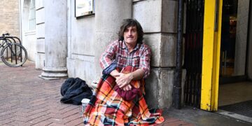 Играше на Светско, а денес проси за храна и спие на картони, едно ќебе и црна торба е сè што има на себе