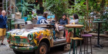 Во напуштена фабрика во Будимпешта се наоѓа еден од најкреативните клубови во Европа