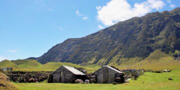 Тристан де Куња е најосамениот остров во светот со 250 жители, патувањето до таму трае шест дена