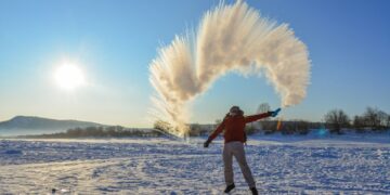 Мохе е град во кој температурата се симнува до -53 и топлата вода замрзнува во воздухот