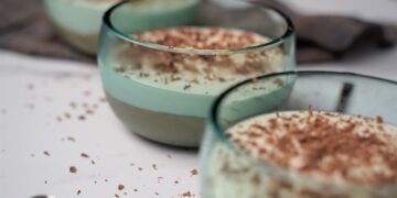 Чоколаден мус со црно и бело чоколадо