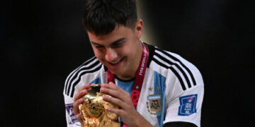 Дибала го подари златниот медал што го освои на Светското