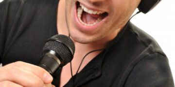 Властите во Киргистан забранија пеење на плејбек