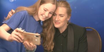 (Видео) Кејт Винслет охрабри млада новинарка додека имаше трема: ќе го имаш најдоброто интервјуто