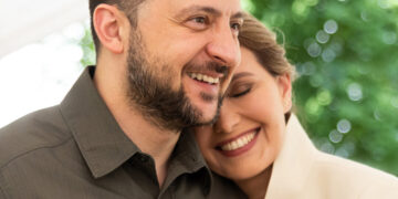 Ти посакувам повеќе причини за насмевка во иднина, му посака Олена на Володимир за неговиот 45. роденден