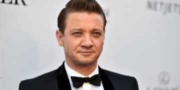 Актерот Џереми Ренер е во критична состојба кога го прегазил чистач на снег