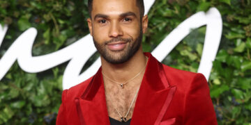 Алфи од серијата „Емили во Париз“ е кандидат за улогата на новиот Џејмс Бонд