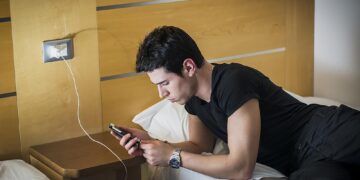 Нов полнач што може да ја наполни батеријата на телефонот за девет минути