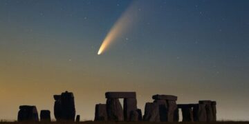 Комета од времето на неандерталците на 1 февруари ќе помине покрај земјата