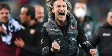 Тренер два дена по добивањето отказ, беше вратен на работа