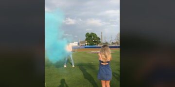 (Видеа) Реакцијата на таткото кога го дозна полот на бебето е хит на „Тик-ток“, има 27 милиони прегледи