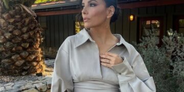 Ева Лонгорија шик во комбинезон од македонскиот дизајнер Тони Матичевски