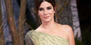 Сандра Булок користи бизарен третман за лице за помлад изглед