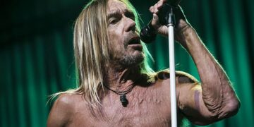 Иги Поп го објави деветнаесеттиот албум и вети дека веќе нема да се фрла во публика