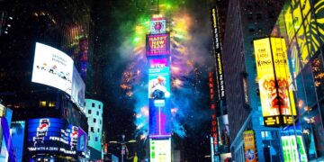 (Видео) Спектакуларни огномети ширум светот, светските метрополи ја дочекаа 2023 година