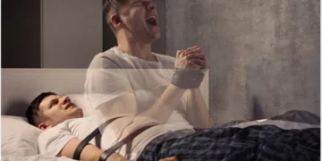 Што е парализа во сон и што ја предизвикува