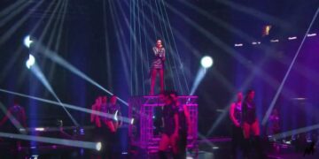 (Галерија) Каролина имаше спектакуларен настап на МАС во Белград, а го доби и епитетот музичка убавица од Македонија