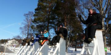 Натпревар во седење на мраз за награда од 3.000 евра се организира во шведскиот град Вилхелмина