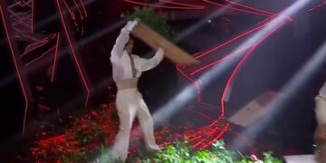 Тужба за пејачот што ја искрши сценографијата на Сан Ремо