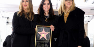 Актерката Кортни Кокс доби ѕвезда на Булеварот на славните
