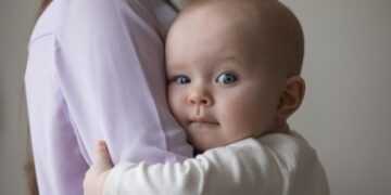 Некогаш најголемото бебе во светот денес има проблем да влезе во автомобил