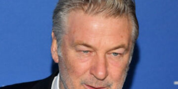 Алек Болдвин обвинет за убиство од небрежност, му се заканува казна затвор од пет години