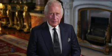 На таван од куќа во Англија пронајдено е писмо од кралот Чарлс, го напишал за неговата баба