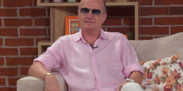 Адвокатите на Ар Кели побараа ново судење за пејачот оти жената што го обвини за злоставување лажно сведочела против него