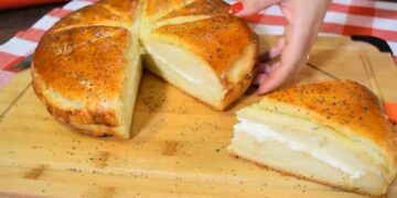 Рецепт за погача полнета со путер и павлака